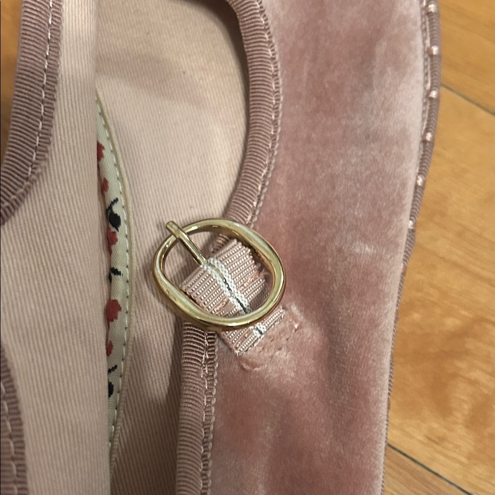 Chic Velvet Mary Jane Ballerina Flats in Soft Dusty Rose Pink - Picture 4 of 8